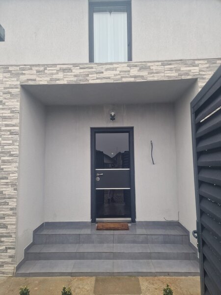 Comuna Berceni, 300 m de primarie si sosea principala, casa.