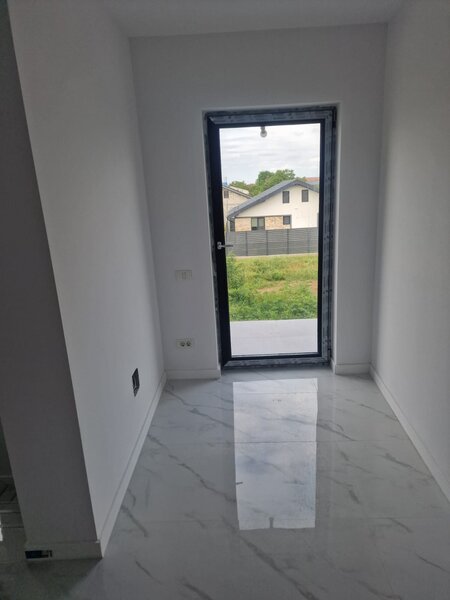 Comuna Berceni, 300 m de primarie si sosea principala, casa.