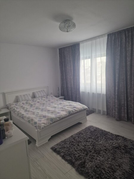 Comuna Berceni, 300 m de primarie si sosea principala, casa.