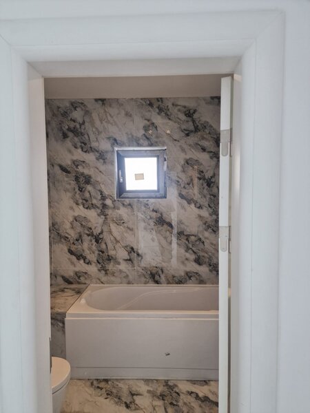 Comuna Berceni, 300 m de primarie si sosea principala, casa.