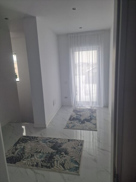 Comuna Berceni, 300 m de primarie si sosea principala, casa.